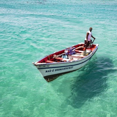 santa-maria-ilha-sal-cabo-verde-atlantico-barco-1024x684.jpg